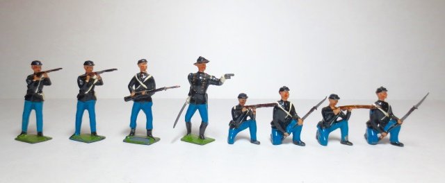 Britains From Set #2059 Assorted Union Infantry (1 of 1)