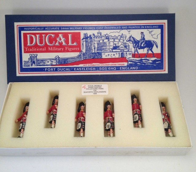 Ducal 202A Seaforth Highlanders W/Officer (1 of 1)