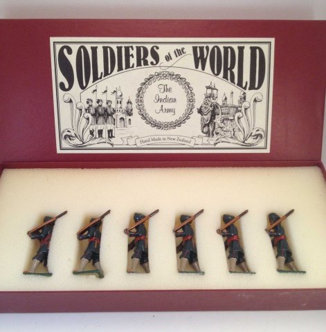 Soldiers Of The World IA-35 Coke's Rifles: 6 Pieces Condition Excellent Box Excellent