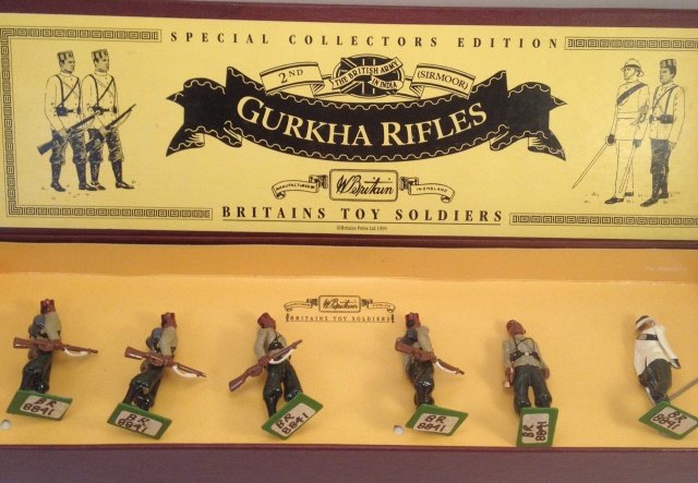 Britains 8841 Gurkha Rifles: 6 Pieces Condition Excellent (Broken Sword) Box Very Good