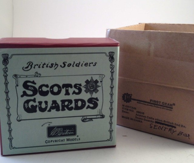 Britains 49038 Scots Guardsman W/Sentry Box (1 of 1)