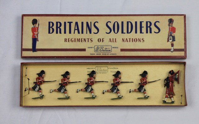 Britains Set #11 Black Watch Charging (1 of 1)