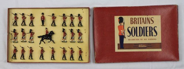 Britains Set #1323 Fusiliers, Sussex, Seaforth (1 of 2)