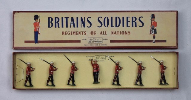 Britains Set #1633 Princess Patricia's Infantry: Princess Patricia's Canadian Light Infantry. Post War 1960-66. 7 pieces. Condition: figures mint tied-in-box, Box excellent.