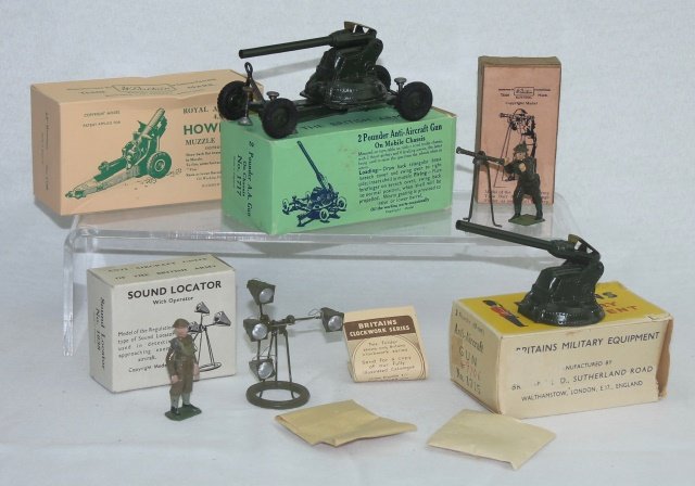 LOT Britains #1638 Sound Locator and Guns: Includes #1638 Sound Locator, #1639 Range Finder, #1715 Two-Pounder AA Gun, #1717 Two-Pounder AA Gun Mobile Unit, #1725 4.5 inch Howitzer. Post War 1946-62. 7 pieces. Condition: figures and guns excel