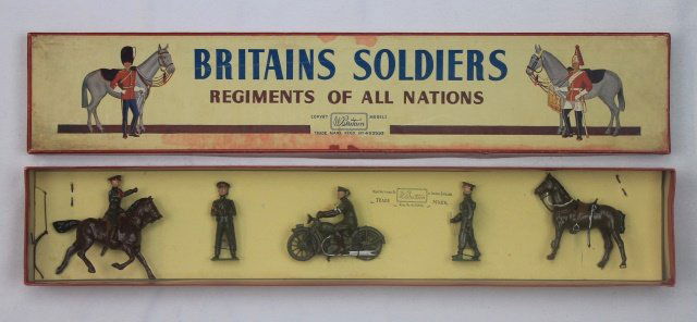 Britains Set #1907 Staff Officers (1 of 1)