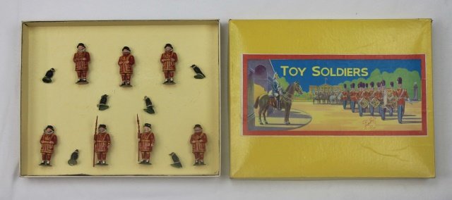 Johillco Beefeaters and Ravens: Beefeaters and Ravens. Very Interesting Set. Post War. 13 pieces. Condition: figures mint tied-in-box, Box excellent.