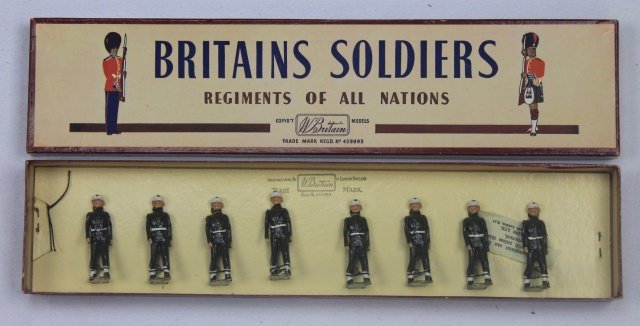Britains Set #2021 US Military Police: United States Military Police Snowdrops. Post War. 8 pieces. Condition: figures mint tied-in-box, Box excellent.