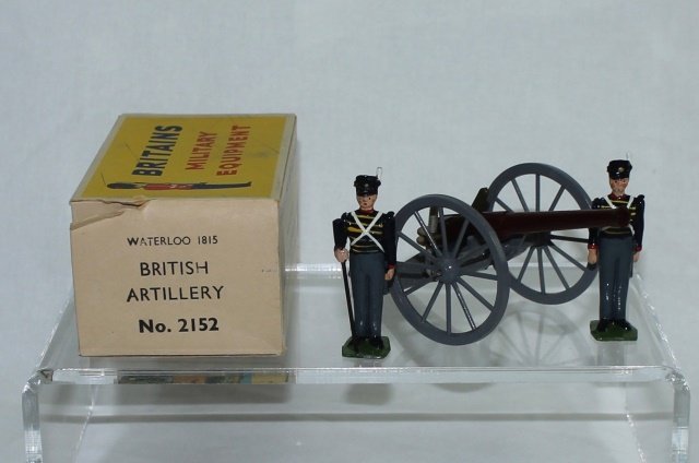 Britains Set #2152 Waterloo Gunners and Gun: Waterloo Gunners with Gun. Post War 1957-65. 3 pieces. Condition: figures excellent plus, Box good to very good with tear to one end of box.