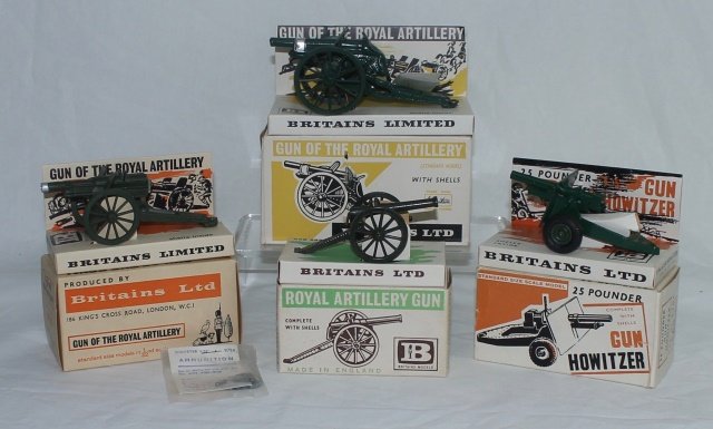 LOT Britains Artillery Pieces: Includes Set #9700 Royal Artillery Gun, #9705 25lbs Gun, 9710 Royal Artillery Gun and #9715 Gun of the Royal Artillery. Post War 1960-66. 4 pieces. Condition: guns mint-in-box, Boxes very good to exce