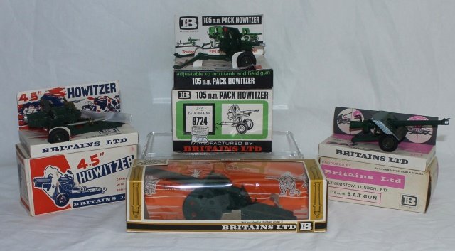 LOT Britains Artillery and Naval Guns: Includes Set #9720 BAT Gun, #9724 Howitzer, #9725 4.5 inch Howitzer and #9730 Naval Gun. Post War 1960-66. 4 pieces. Condition: guns mint-in-box, Boxes very good to excellent.