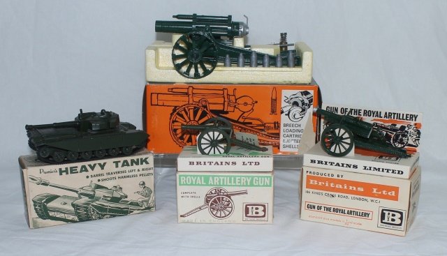 LOT Britains Artillery Pieces: Includes Set #9740 Howitzer, #9700 Royal Artillery Gun, #9710 Gun of the Royal Artillery and a Die-Cast Tank #144 by Premier. Post War 1960-66. 4 pieces. Condition: mint-in-box, Boxes good to excellen