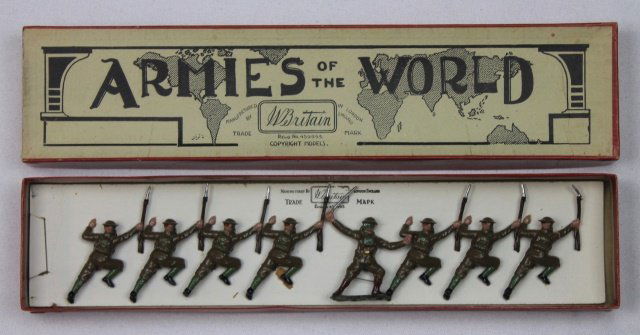 Britains Set #1611 Infantry Crawling (1 of 1)