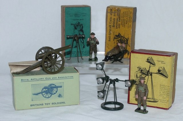 LOT Britains Artillery and Figure Sets: Includes Set #1638 Sound Locator, #1639 Finder, #1263 Royal Artillery Gun and #1731 Spotting Chair. Pre and Post War Production. 7 pieces. Condition: Excellent in boxes, boxes good to excellent.