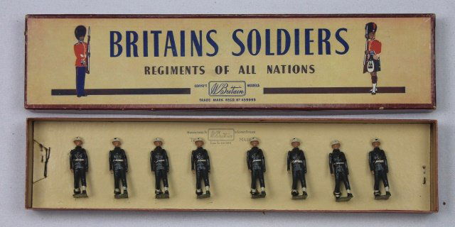Britains Set #2021 US Military Police: United States Military Police Snowdrops. Post War 1948-59. 8 pieces. Condition: figures mint tied-in-the box. Box excellent.