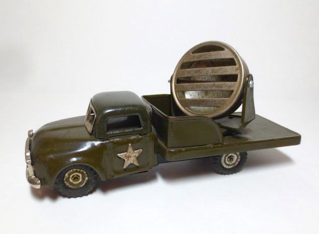 Linemar Tin Friction Army Searchlight Truck (1 of 1)