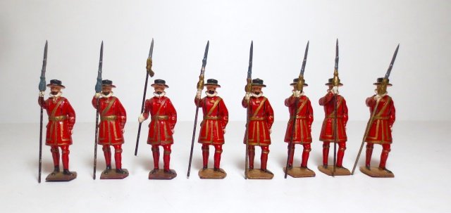 Britains Yeoman of the Guard Assortment: 8 pieces. Very good condition. Mis-matched bases. 1 loose arm.