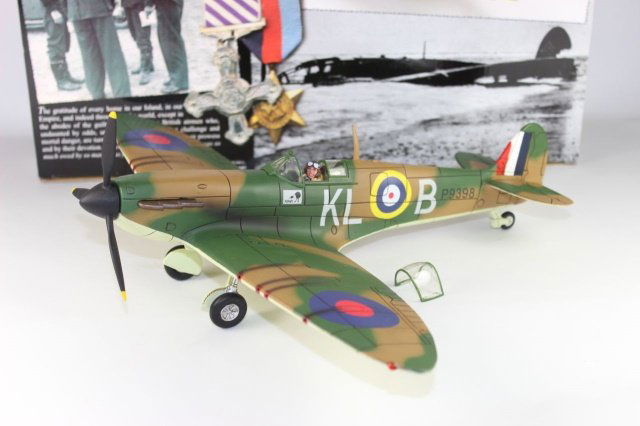 King And Country RAF016 Supermarine Spitfire (1 of 1)