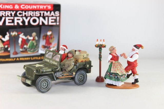 King And Country XM05-01 XM009-02 GI Santa: Mr. And Mrs. Claus Near Mint With Excellent Box 5 Pieces