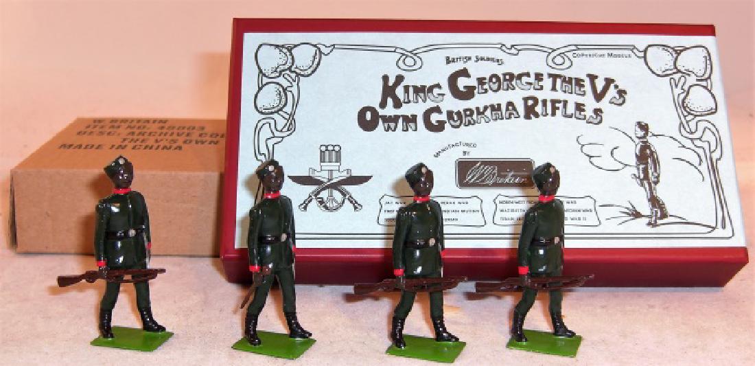 Britains Gurkhas: #49003 King George V's Own Gurkha Rifles; 4 figures total; with packing box; excellent in excellent box