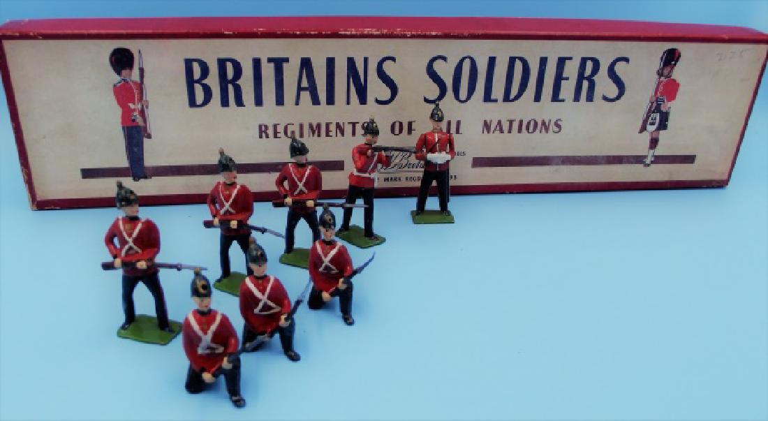 Britains The Somerset Light Infantry Set No. 17: Post War, 8 figures. Excellent to Near mint. Box is excellent. Original tie card is present.