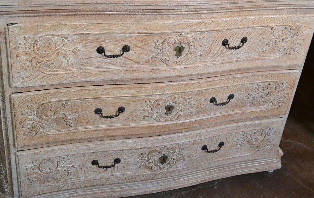 18th c. French Whitewashed Oak Commode - 2