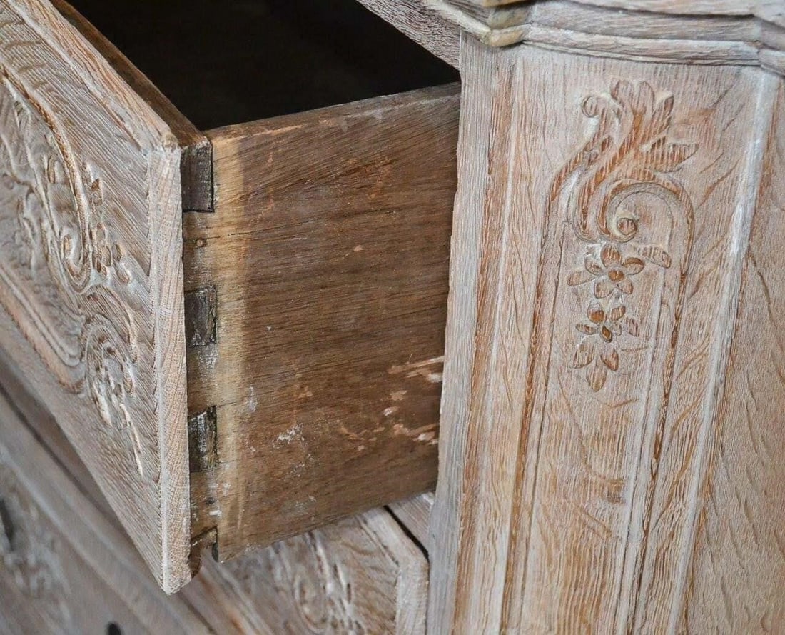 18th c. French Whitewashed Oak Commode - 3