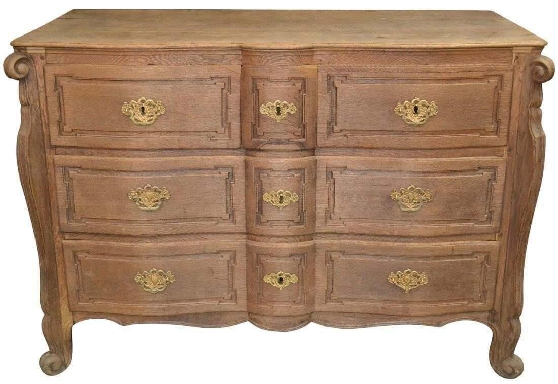 18th c. French Bleached Oak Commode: This lot is located in Dallas, TX May have age appropriate wear consistent with use such as marks on the finish, scratches, scuffs etc. Please review photos carefully and ask questions prior to biddin