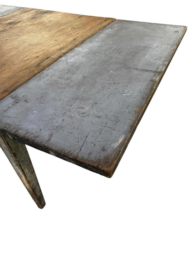 19th c. Swedish Painted Drop Leaf Dining Table - 10