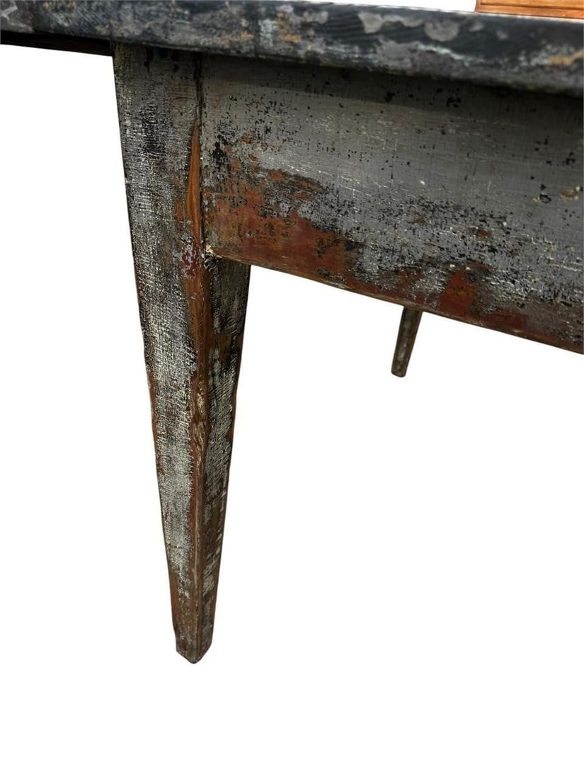 19th c. Swedish Painted Drop Leaf Dining Table - 11