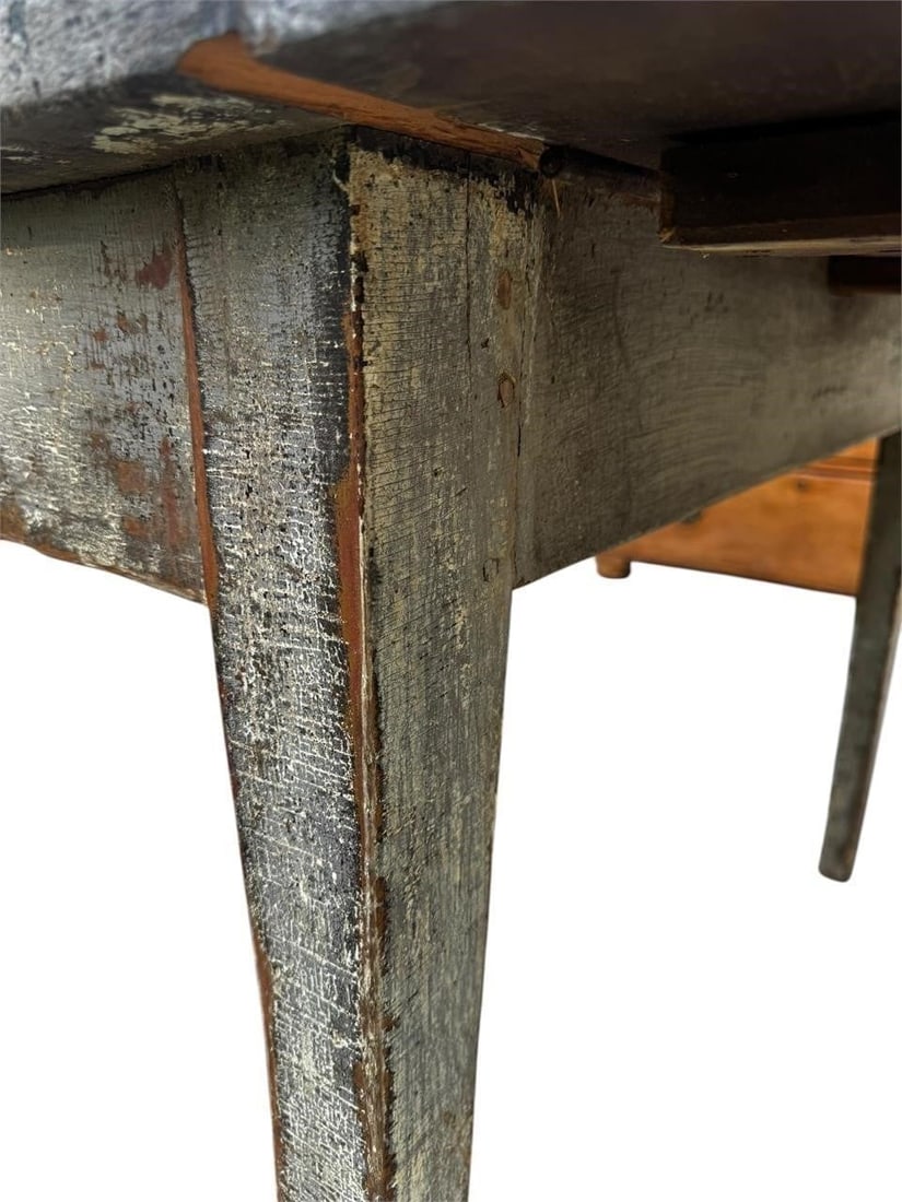 19th c. Swedish Painted Drop Leaf Dining Table - 12