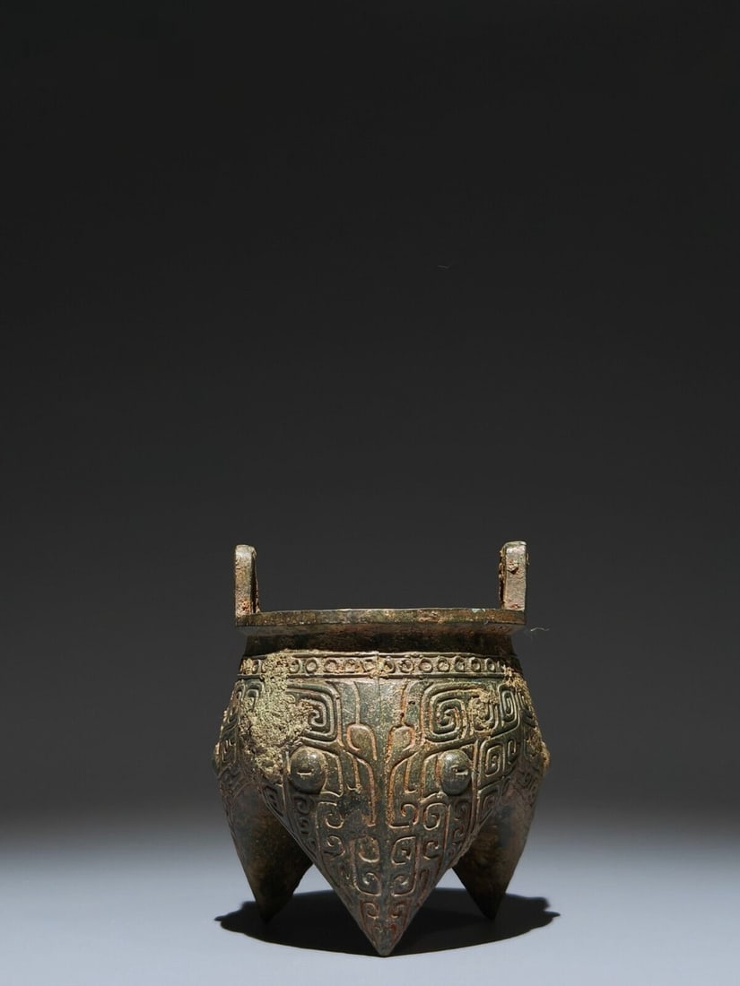 Chinese bronze ware incense burner Shang dynasty (1 of 9)