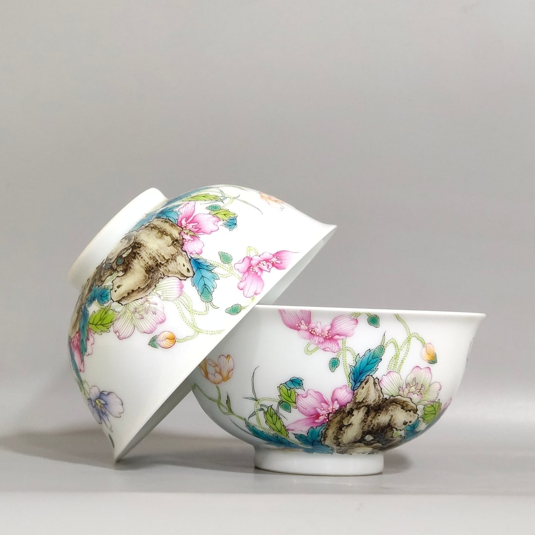 Chinese famille rose porcelain bowl pair Qing dynasty Yongzheng Mark & Period (1 of 9)