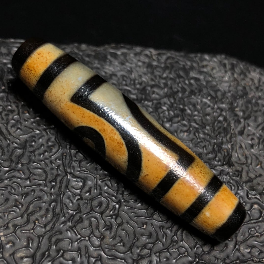 Chinese natural agate carved beads Qing dynasty (1 of 9)