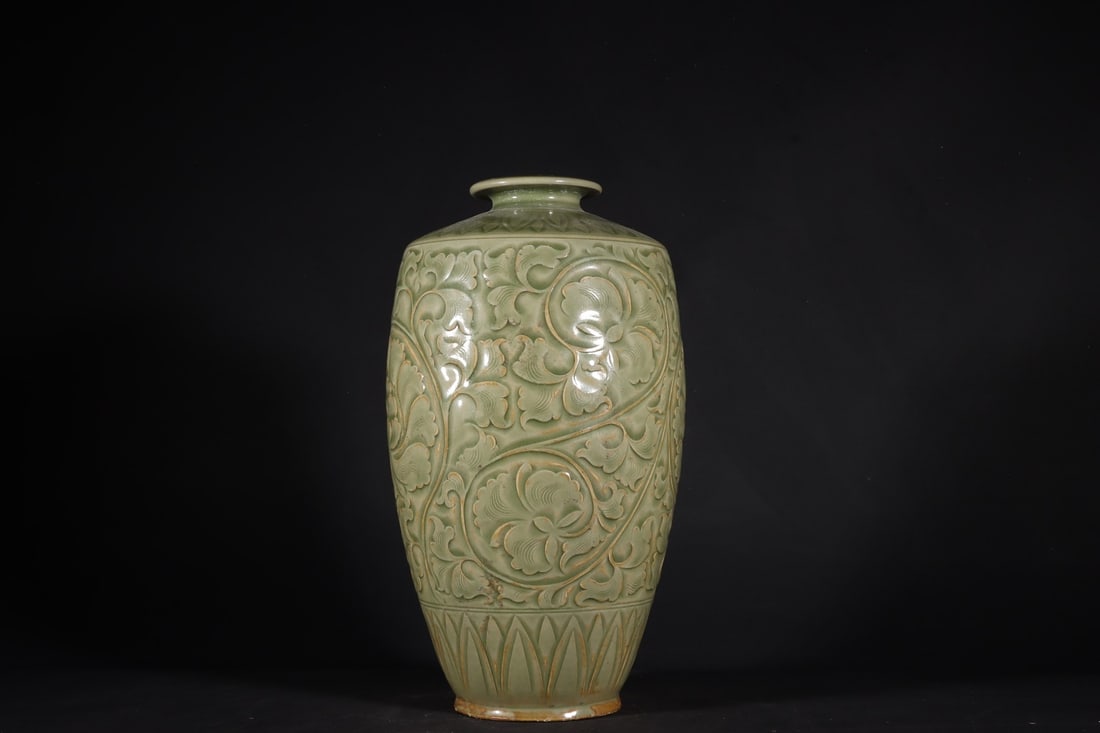 Chinese celadon kiln ceramic vase Song dynasty (1 of 9)