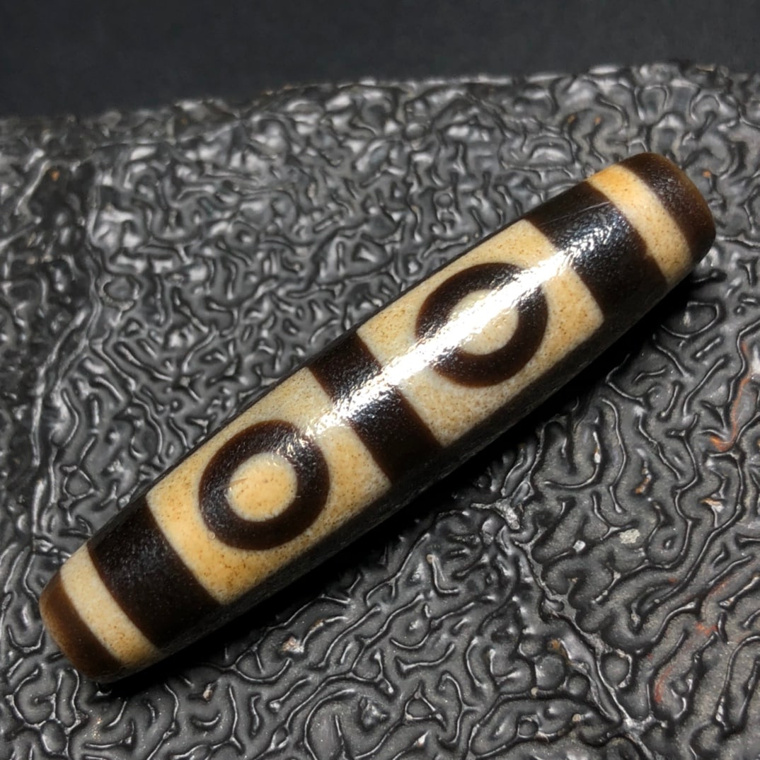 Chinese natural agate carved beads Qing dynasty (1 of 9)