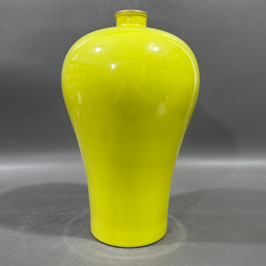 Chinese yellow glaze porcelain vase Qing dynasty Yongzheng Mark & Period (1 of 9)