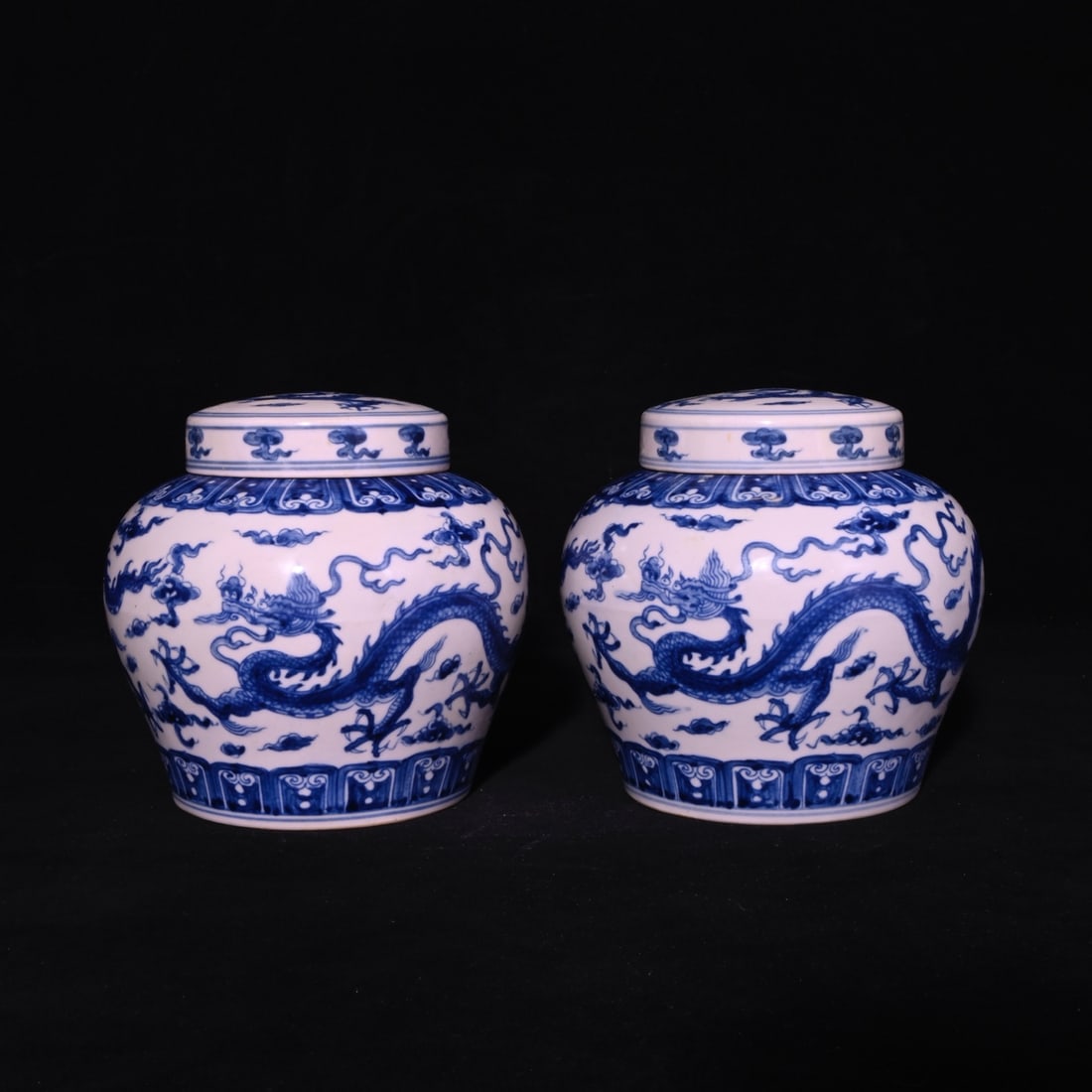 Chinese blue and white porcelain jar pair Ming dynasty Xuande Mark & Period: World Wide [Shipping 100% Free] Size: Height 14 cm - Width 14 cm Materials: Porcelain Time Period: Ming dynasty Manufactured Date: Xuande Mark & Period Origin: China Note! This Free Shipping Only For