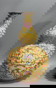 Chinese famille rose porcelain vase Qing dynasty Qianlong Mark & Period (1 of 10)