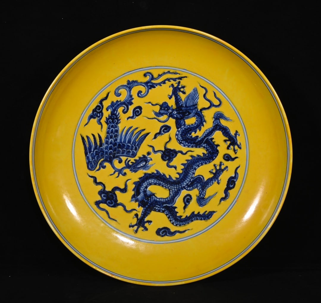 Chinese blue and yellow porcelain plate Ming dynasty Xuande Mark & Period (1 of 10)