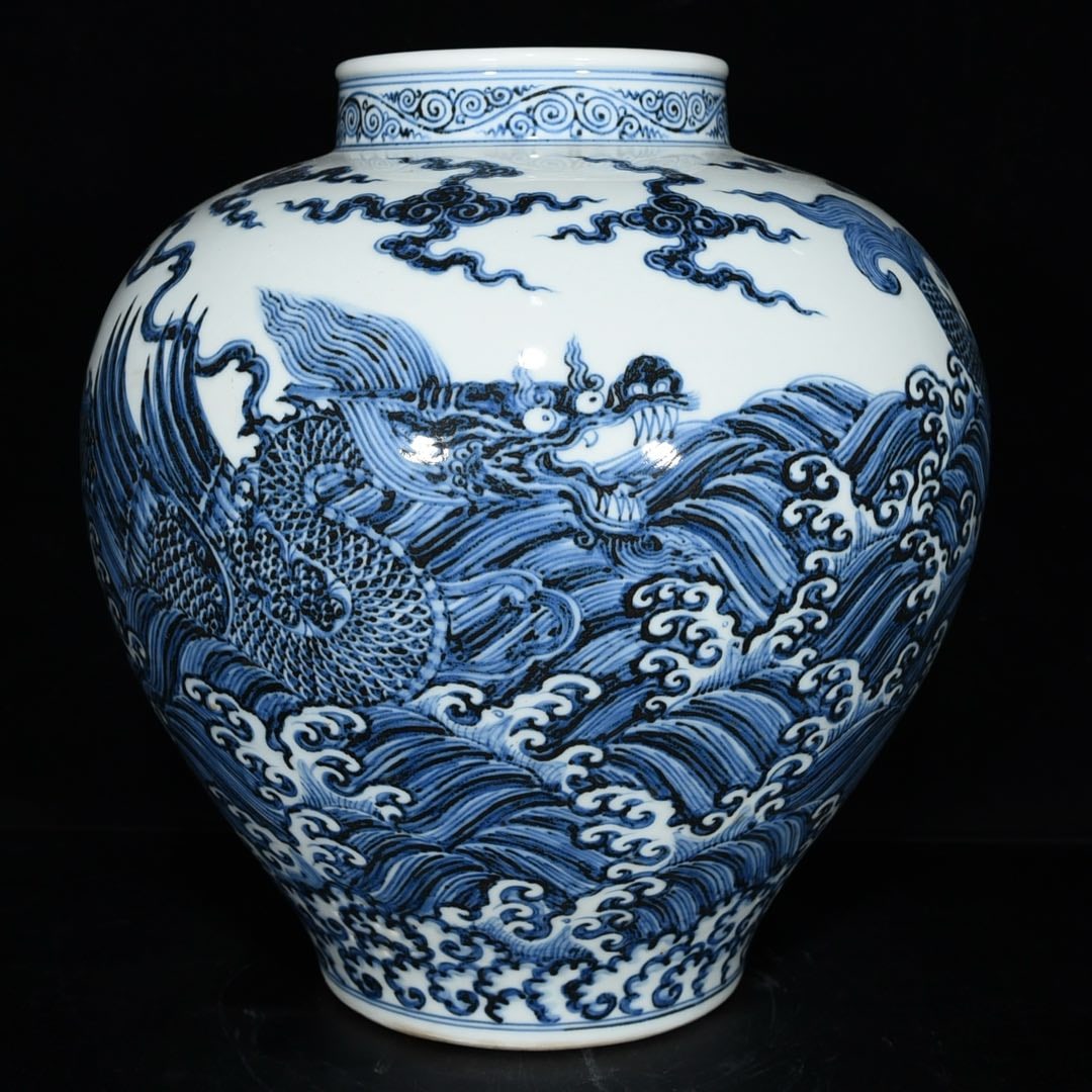 Chinese blue and white porcelain jar Ming dynasty Xuande Mark & Period: World Wide [Shipping 100% Free] Size: Height 35 cm - Width 33 cm Materials: Porcelain Time Period: Ming dynasty Manufactured Date: Xuande Mark & Period Origin: China Note! This Free Shipping Only For