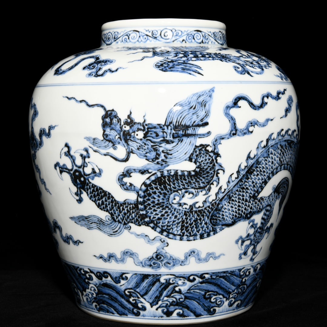 Chinese blue and white porcelain jar Ming dynasty Xuande Mark & Period: World Wide [Shipping 100% Free] Size: Height 33 cm - Width 31.5 cm Materials: Porcelain Time Period: Ming dynasty Manufactured Date: Xuande Mark & Period Origin: China Note! This Free Shipping Only Fo