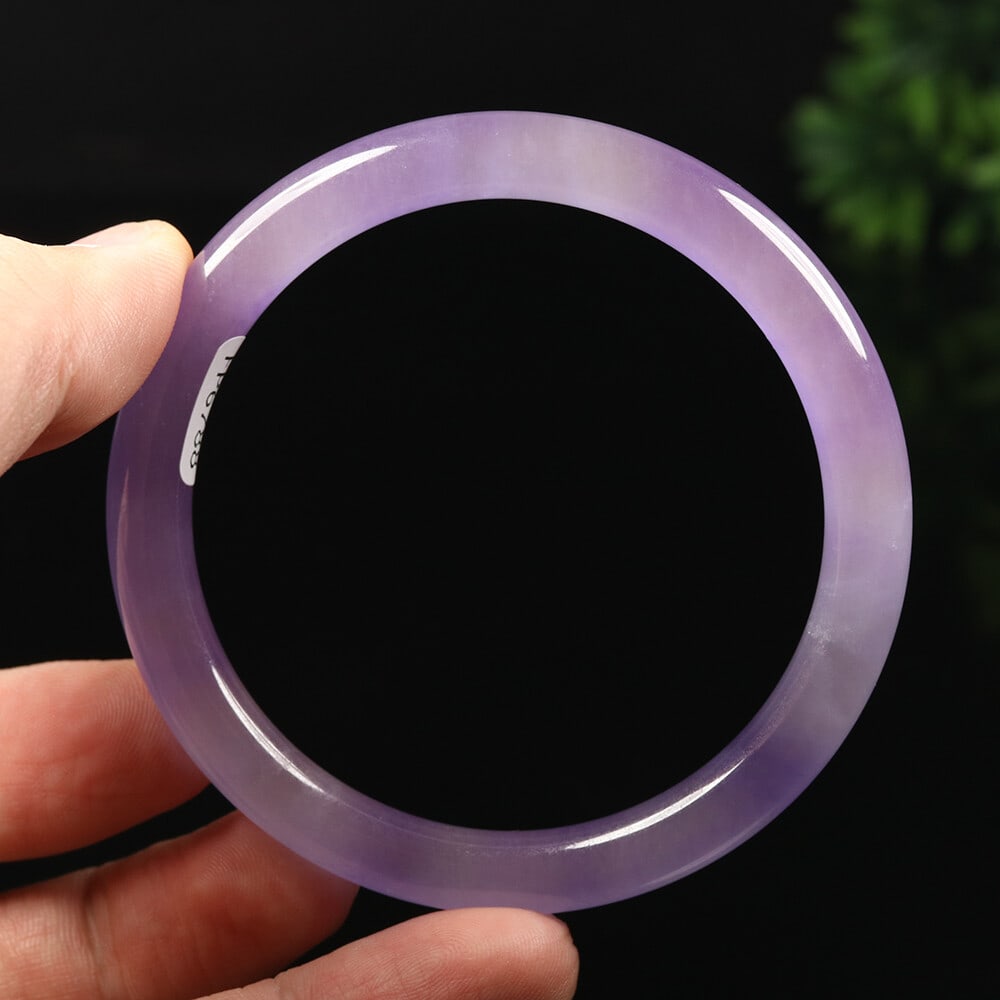 Chinese natural jade carved bangle (1 of 12)