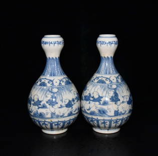 Chinese blue and white porcelain vase pair Ming dynasty Chenghua Mark & Period: Size: Height 16 cm - Width 9 cm Materials: Porcelain Time Period: Ming dynasty Manufactured Date: Chenghua Mark & Period Origin: China