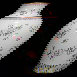 Chinese famille rose porcelain vase Qing dynasty Qianlong Mark & Period: Size: Height 33 cm - Width 28 cm Materials: Porcelain Time Period: Qing dynasty Manufactured Date: Qianlong Mark & Period Origin: China