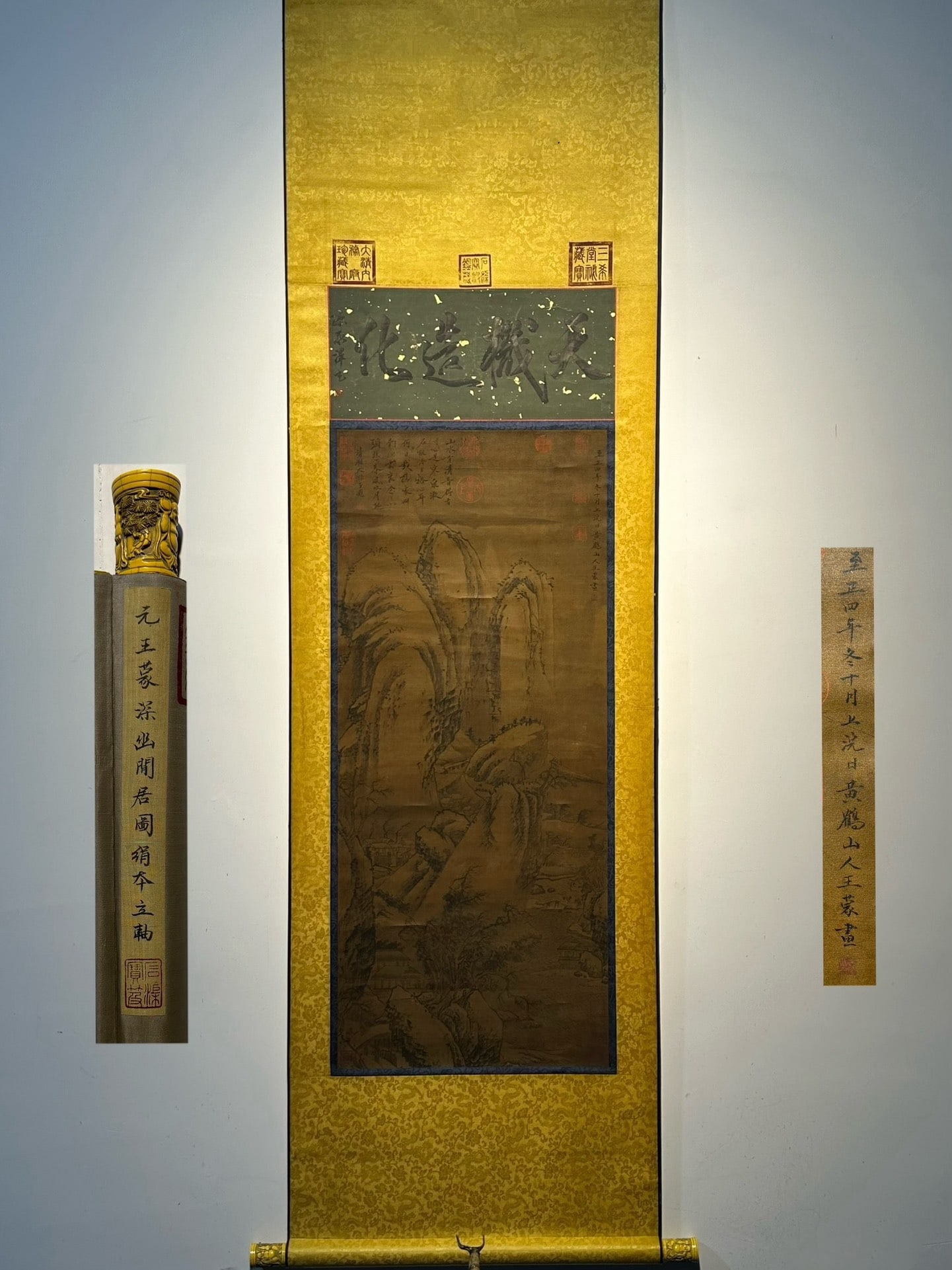 Chinese scroll painting Yuan dynasty Wang Meng: Size: Height 130 cm - Width 45 cm Materials: ink color and paper Time Period: Yuan dynasty Manufactured by: Wang Meng Origin: China Wang Meng's exquisite silk scroll painting "Deep and Secluded Simple
