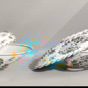 Chinese famille rose porcelain bowl pair Qing dynasty Qianlong Mark & Period: Size: Width 14.6 cm - Height 6.3 cm Materials: Porcelain Time Period: Qing dynasty Manufactured Date: Qianlong Mark & Period Origin: China The Qianlong Emperor, also known by his temple name Emperor G
