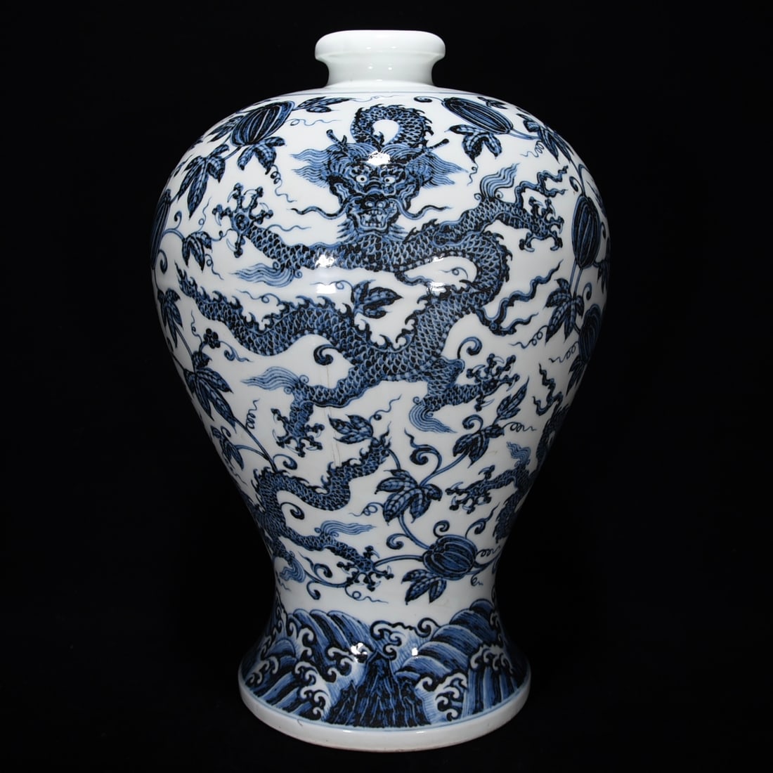 Chinese blue and white porcelain vase Ming dynasty Yongle Mark & Period (1 of 9)