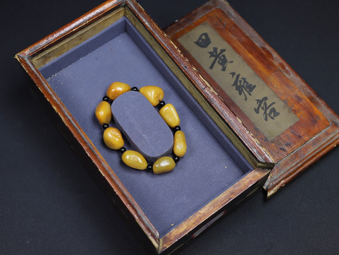 Chinese natural shoushan stone carved bracelet Qing dynasty (1 of 9)
