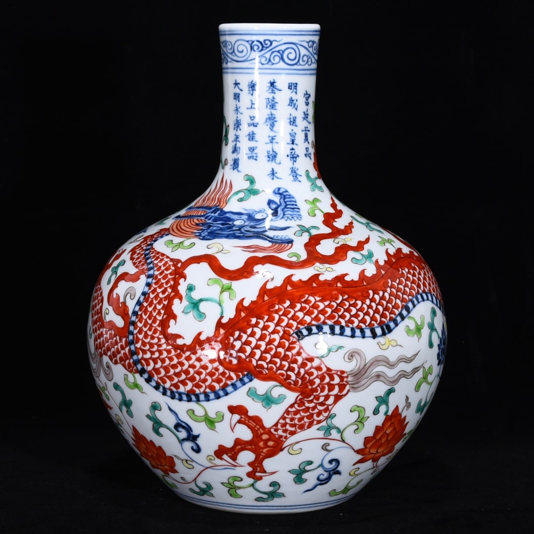 Chinese wucai porcelain vase Ming dynasty Xuande Mark & Period (1 of 9)